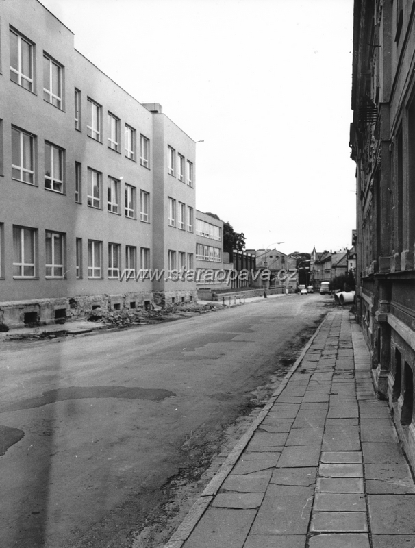 oticka (8).jpg - ZŠ Otická již v současné podobě. Fotografie z 80.let 20.století. Foto: Vladimír Tkáč